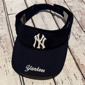 NY Yankees Black Sports Visor